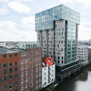Zentral Gelegenes Premium-apartment Mit Viel Tageslicht Apartment